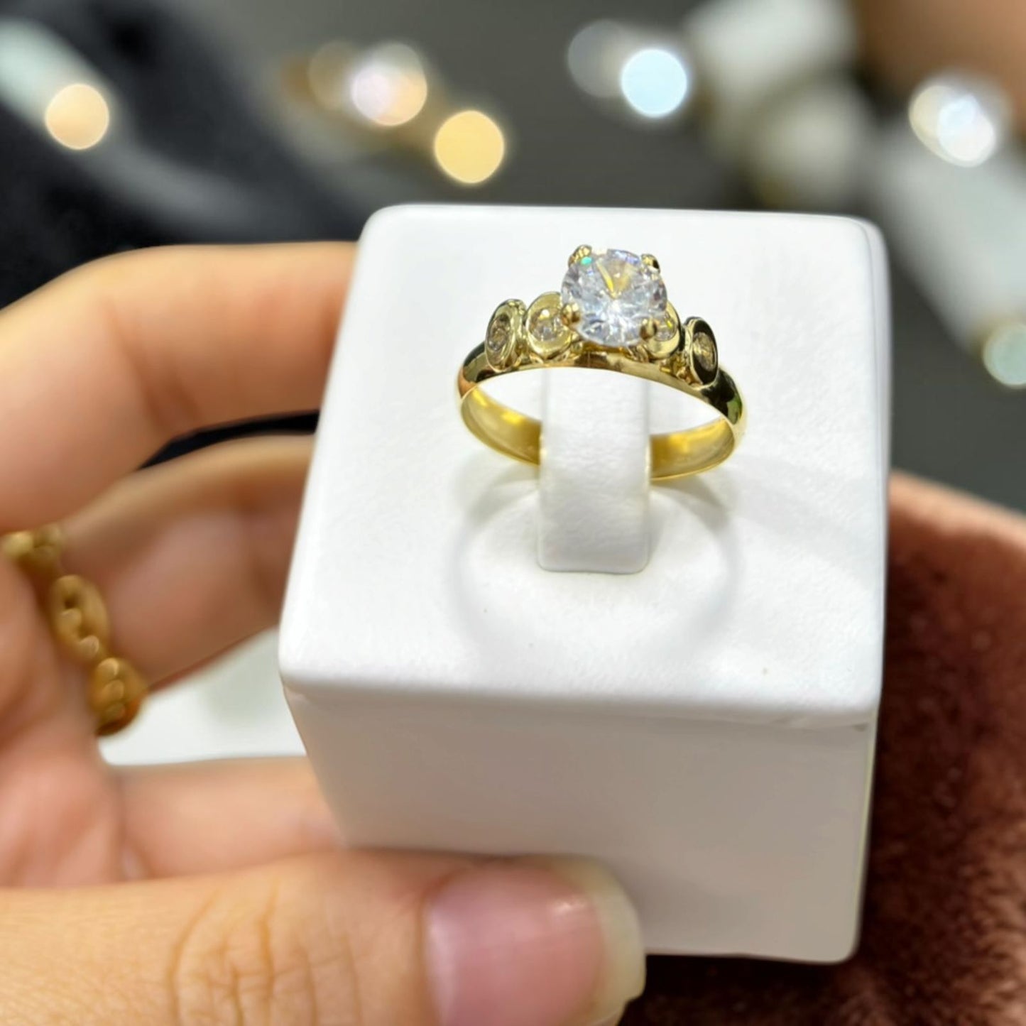ANILLO PIEDRAS BLANCAS