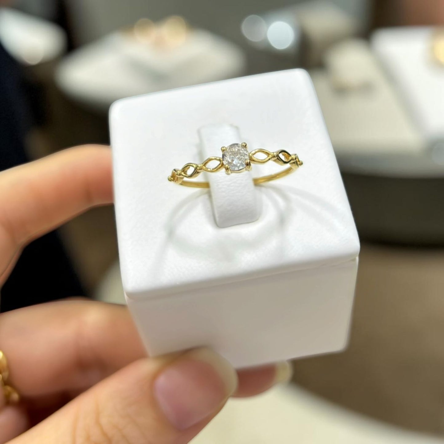 ANILLO INFINITO PIEDRA BLANCA