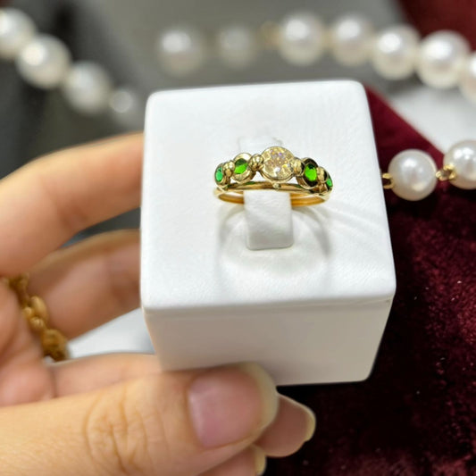 ANILLO ESTRELLA PIEDRA VERDE Y BLANCA