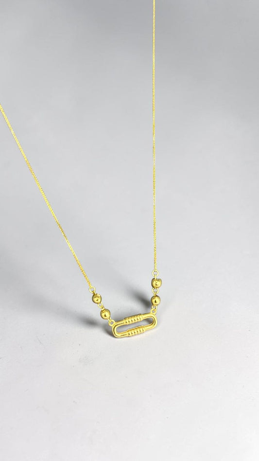 cadena con dije minimalista